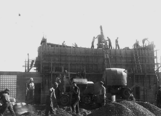 Men building the Road Commission in 1940